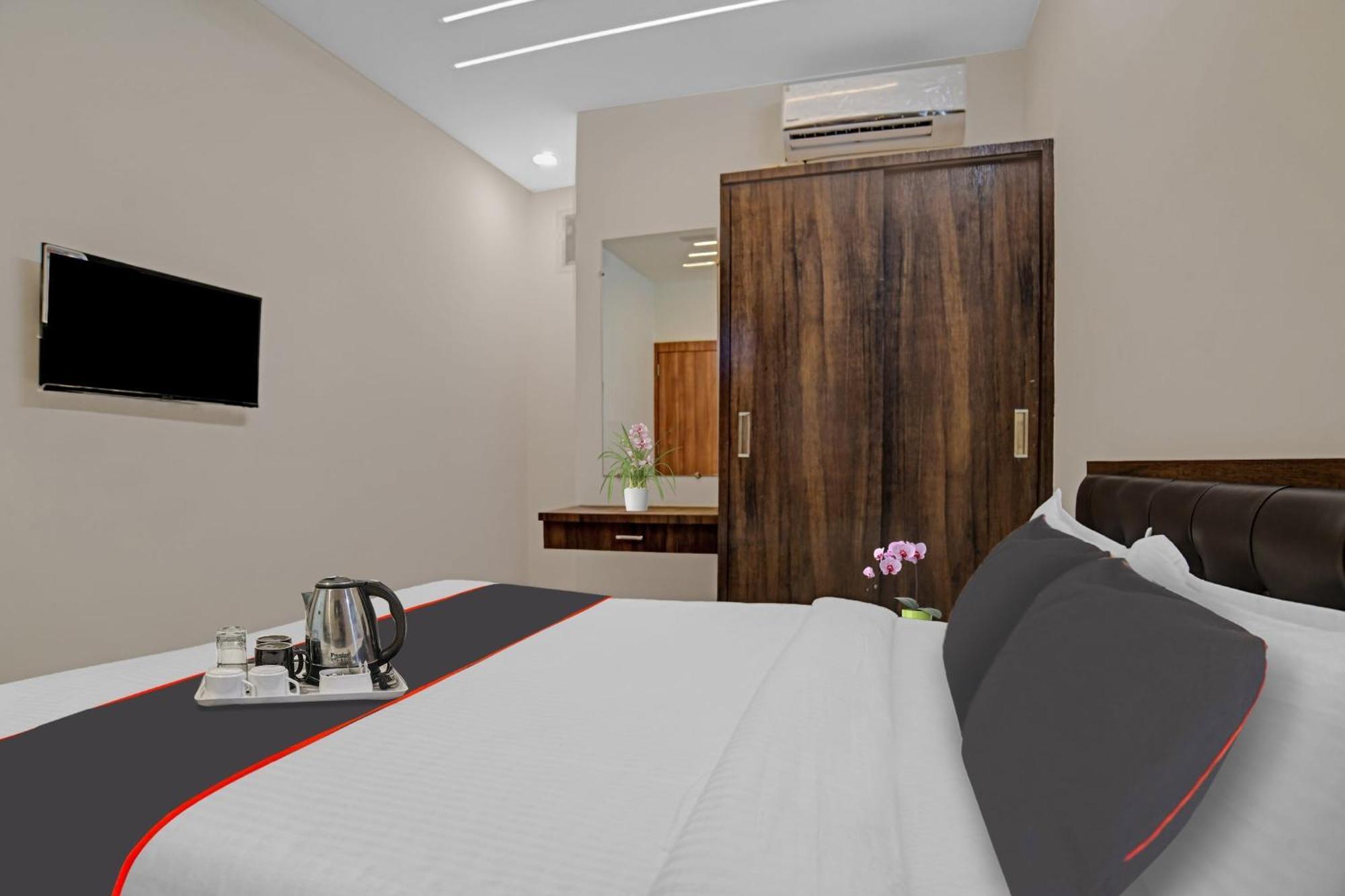 Hotel Collection O Riddhi Siddhi à Indore Extérieur photo